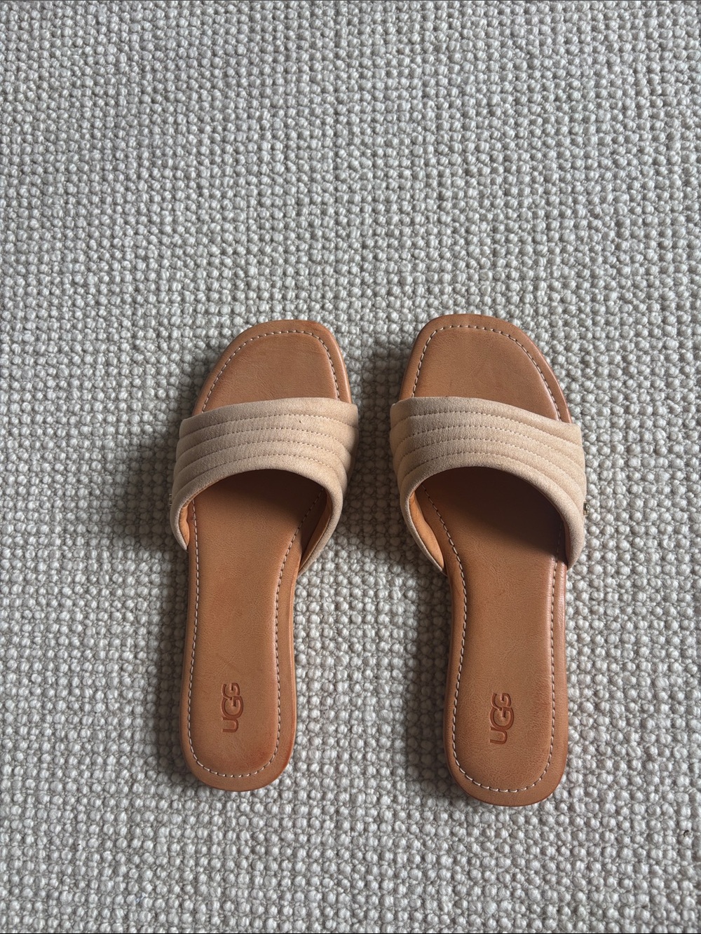 NWOT UGG Women's Tan and Beige Quilted Slide Sandals